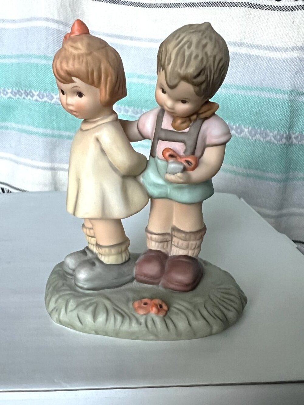 Studio Hummel / Goebel Token of Love A4748 Signed 1996 w/ COA